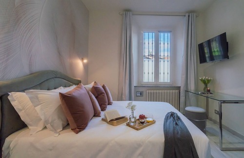 Cernobbio Apartment | Bordeaux & Green Apartments in Cernobbio