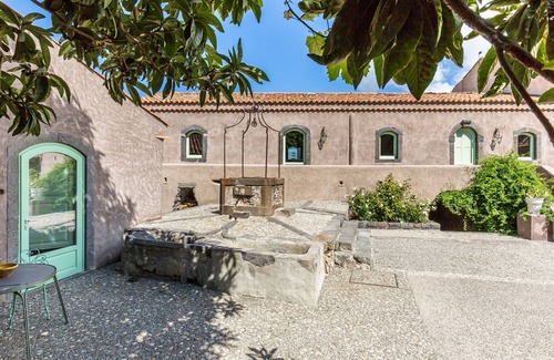 Rovittello House | Borgo Rovittello, traditional Sicilian house with pool immersed in vineyards.