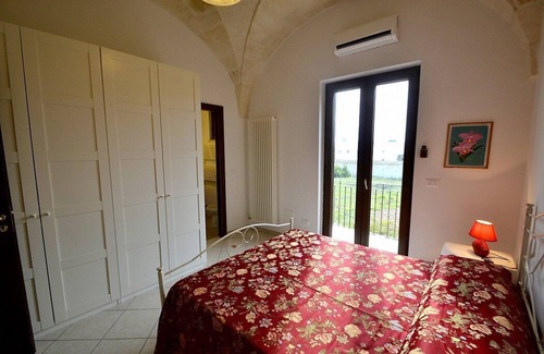 Diso House | Borgo Salino B: A characteristic and welcoming three-story apartment in the characteristic style of the Apulian countryside, with Free WI-FI.