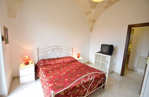 Diso House | Borgo Salino B: A characteristic and welcoming three-story apartment in the characteristic style of the Apulian countryside, with Free WI-FI.