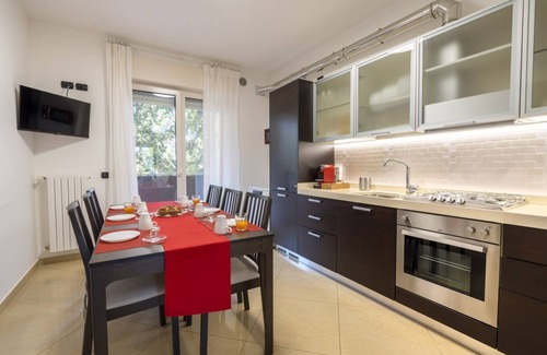 Municipio 2 Apartment | Boscoincittà Apt with garage and whirlpool!