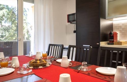 Municipio 2 Apartment | Boscoincittà Apt with garage and whirlpool!