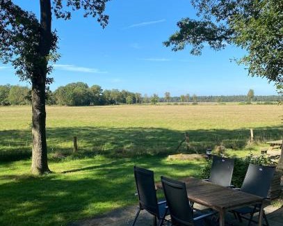 Doldersum House | Boshuisje Doldersum: omheinde tuin en uniek uitzicht