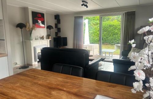 Oisterwijk Ski Chalet | Boshuisje met airco!