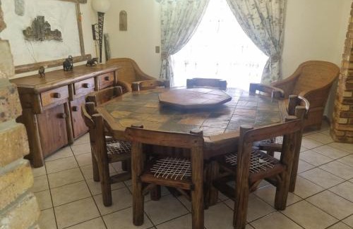 Bela-Bela House | Bosveld Kuier Hoofhuis