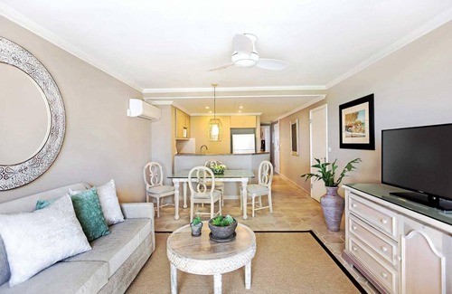 Maxwell Apartment | Bougainvillea A1 Deluxe