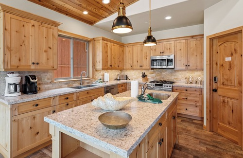 Boulder Bay Condo | Boulder Bay Chalet Lakefront