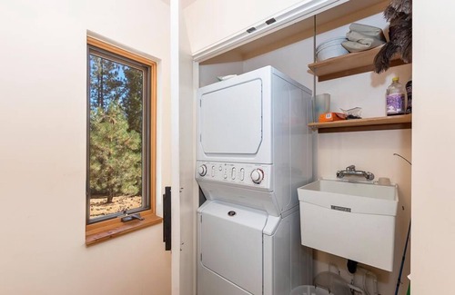 Boulder Bay House | Boulder Bay Retreat-Beautiful Luxury Home*Large Kitchen*Yard*BBQ*Pet Friendly!!