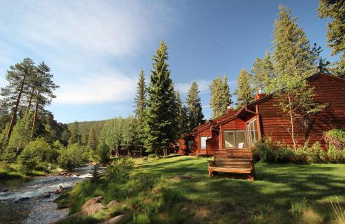 Estes Park Hotel | Boulder Brook on Fall River