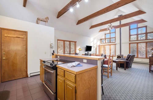 Estes Park Hotel | Boulder Brook on Fall River