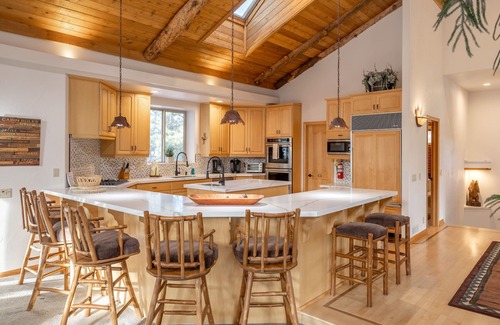 Eagle Mountain Estates House | Boulder Estate. 3 Story Home, Game room, Hot Tub, Stunning Views. Stay 3 nights pay 2.
