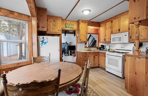 Boulder Bay Cabin | Boulder Hollow - Features an older style to experience a rustic cabin! Lakeview!