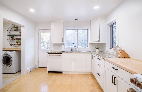 Boulder House | Boulder Luxury Getaway | 7 acres/w River & Pond