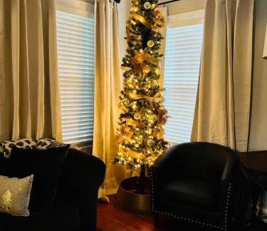 Springfield House | Bourbon Getaway! Hot Tub, Fire Pit, Distilleries