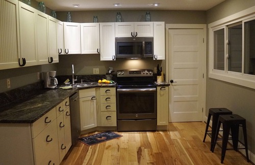 Midway House | Bourbon Trail, Horse Park & Farms, Keeneland, Vineyard & Winery