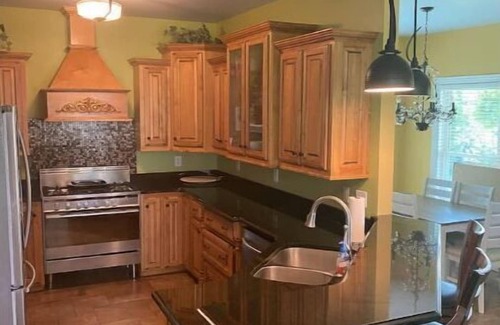 Springfield House | Bourbon Trail POOL Zone! HotTub! Pool Table! Ping Pong! Golden Tee! Big Yard!