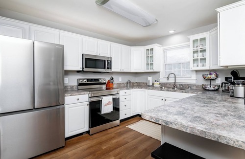 Versailles House | Bourbon Trail! Prime Location, Amenities & Sauna!