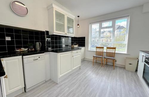 Bournemouth City Centre Apartment | Bournemouth 3 Bedroom - Parking
