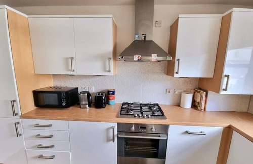 Newton Mearns House | Boutique 3-bed Home with Free Parking in Glasgow