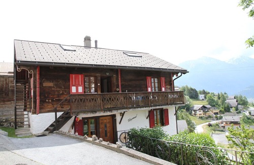 Erschmatt Apartment | Boutique Apartment in Valais with Balcony
