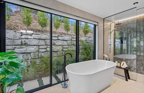 Mangawhai Heads House | Boutique Coastal Retreat with Bath Walk to Beach