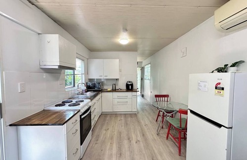 Taigum House | Boutique granny flat— A/C +Wifi+ Parking+ Deck