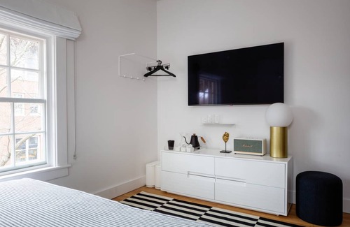 North Downtown Hotel | Boutique Hotel Suite above the Jefferson Theater on the Downtown Mall