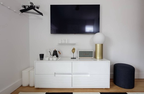 North Downtown Hotel | Boutique Hotel Suite above the Jefferson Theater on the Downtown Mall