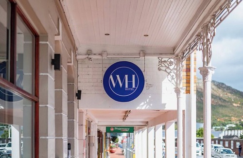 Simon's Town Apartment | Boutique Hotel Attic Retreat in Coastal Navy Town