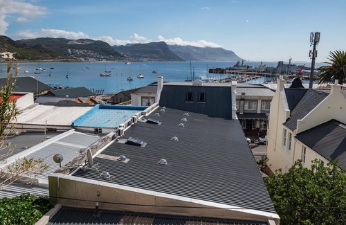 Simon's Town Apartment | Boutique Hotel Navy Town Courtyard Haven
