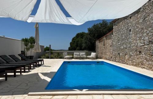 Velim Villa | Boutique House Ika with Private Swimming Pool