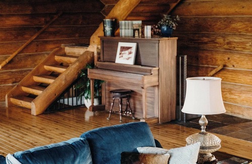 Division No. 3 Cabin | Boutique Lodge on 16 acres of private land between the Mountains & Prairies.