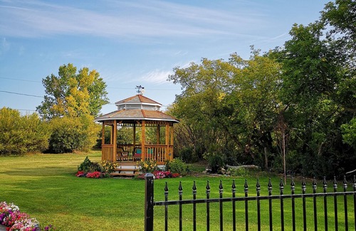Saskatchewan House | Boutique rental suite in antique church,15 mins from Lake Diefenbaker! Sleeps 6+