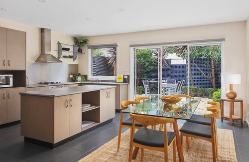 Prahran House | BOUTIQUE STAYS - Roxys Place