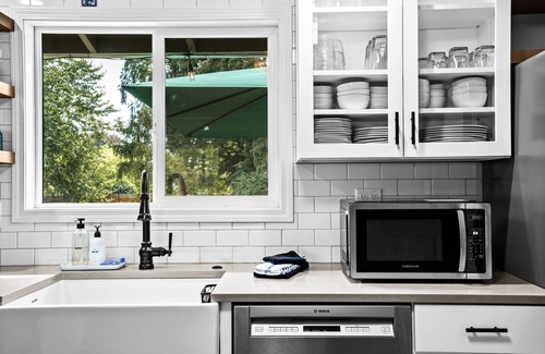 Harlow House | Boutique UO Stay Epic Game Room Walk to Autzen