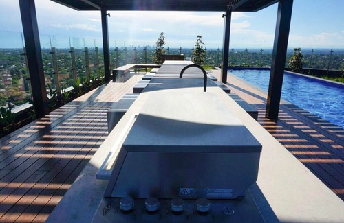 Box Hill Apartment | Boxhill 5 stars +Amazing View+ Infinity Pool+ Free Wifi