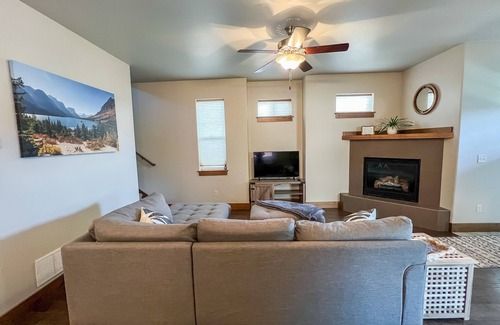 Bozeman House | Bozeman Modern Family Friendly with Rooftop Deck