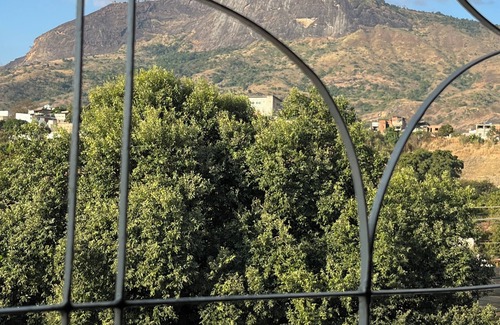 Vila Isa Apartment | Flat with air conditioning, balcony and beautiful view of Ibituruna. Near Samaritan Hospital