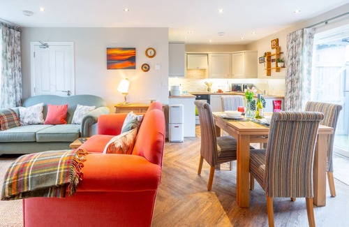 West Runton Cottage | Brackenhurst Cottage is a charming two bedroom annex, with its own fully enclosed garden and private