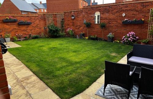 Brackley House | Brackley near Silverstone Grand Prix 3 double bed family home