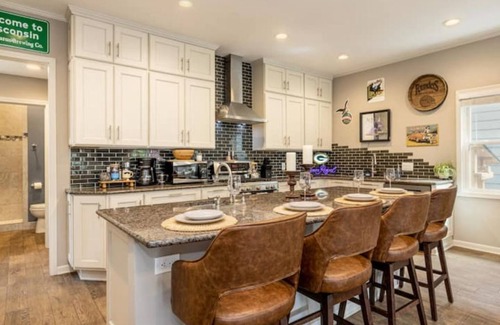 Lower East Side House | Brady St. Retreat - Where Families & Groups Gather