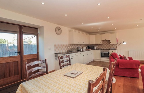 Babcary Cottage | BRAMBLE COTTAGE, romantic, with a garden in Lydford-On-Fosse