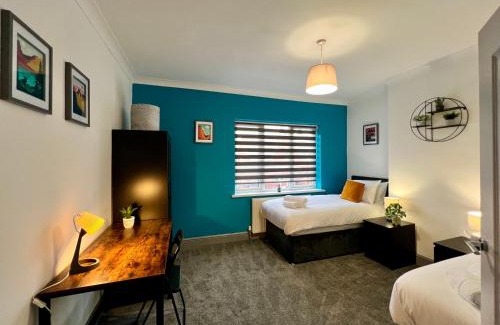 Cleethorpes House | Bramhall House - Great for Contractors or Family Holidays