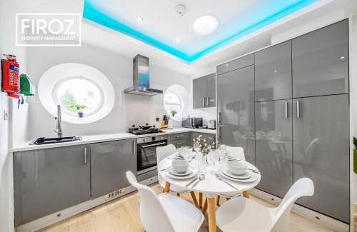 Rushmoor District Apartment | Brand New 1 Bed 1 Bath, Modern Town Center Apartment, Netflix By Redwood Stays