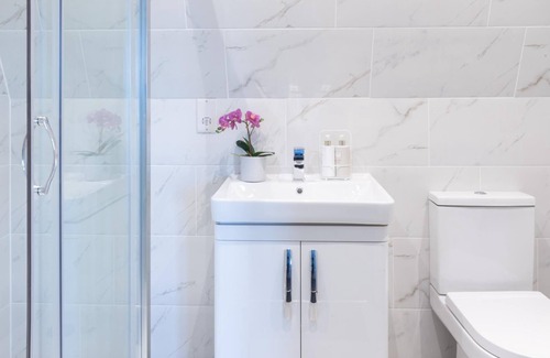 Brondesbury Park Apartment | Brand new 2 bed flat with Amazing Views