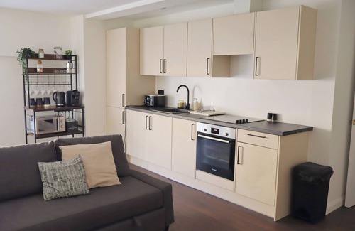 Swindon Apartment | Brand New 2-Bedroom Apartment in the heart of Swindon Old Town - Sleeps 6