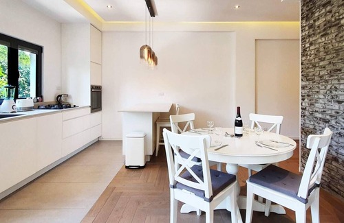 Old North Apartment | Brand New 2 Bedrooms Near the Beach TL55