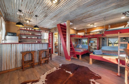Blanco House | Brand New! 20 Acre Private Ranch w Spool, Firepit, Outdoor Adventures