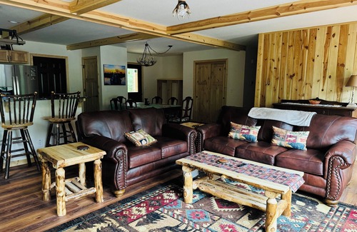 Eagle River Cottage | Brand New 3-bedroom cottage with WiFi and AC in enchanting Downtown Eagle River