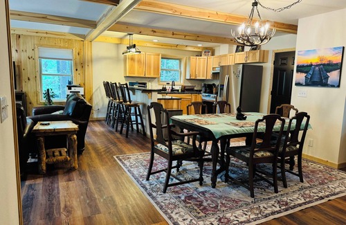 Eagle River Cottage | Brand New 3-bedroom cottage with WiFi and AC in enchanting Downtown Eagle River